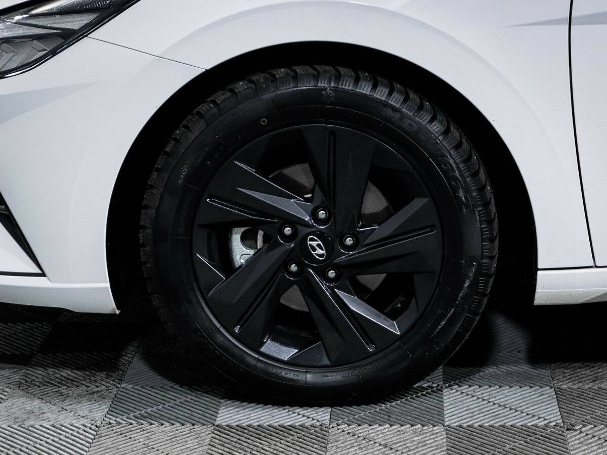 Hyundai Elantra 2023 года с пробегом. Фото: #14