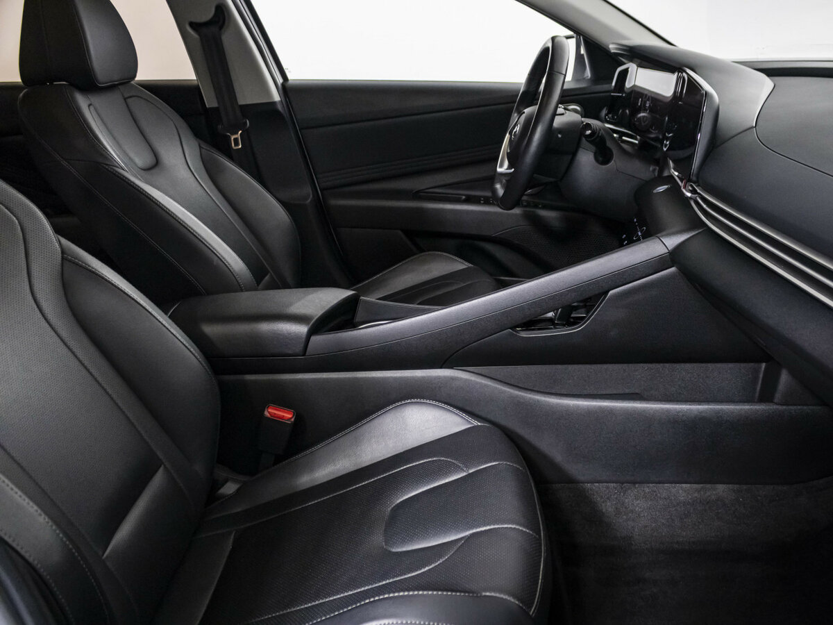 Hyundai Elantra 2021 года с пробегом. Фото: #7