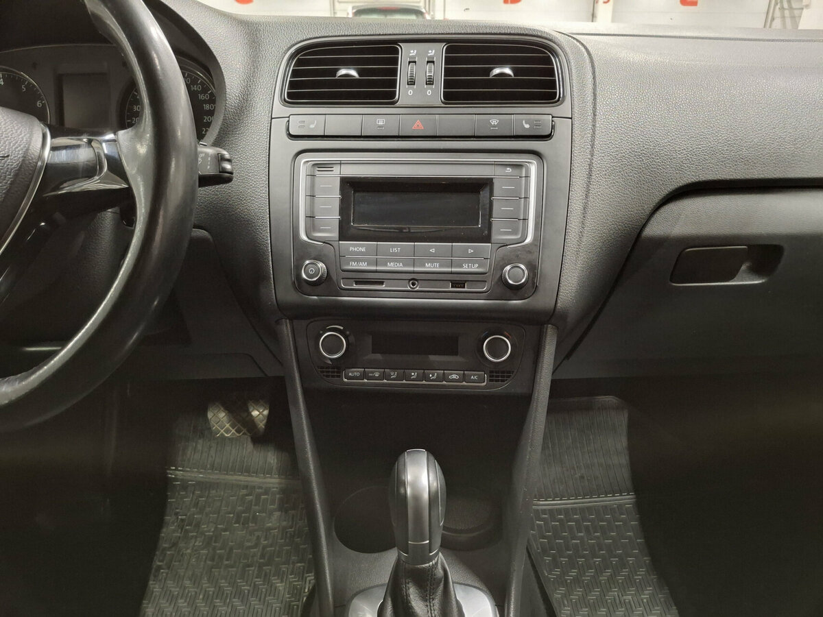 Б/У Фольксваген Поло 2017 года. Фото: #14