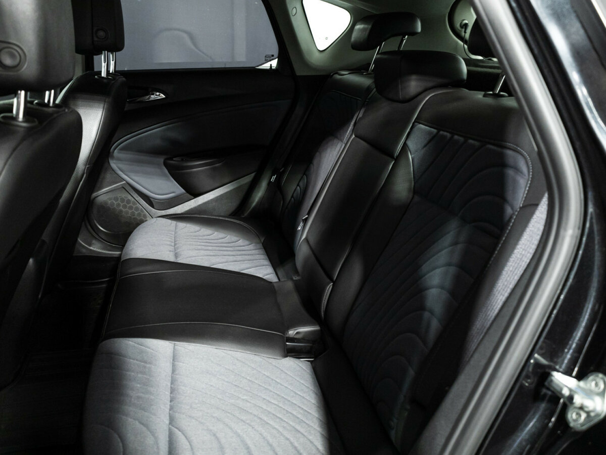 Б/У Опель Астра 2013 года. Фото: #4