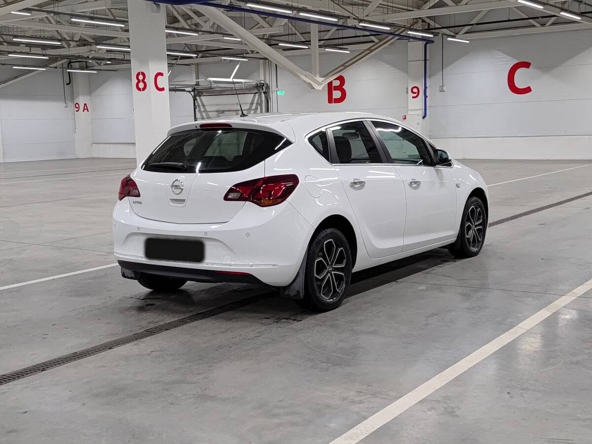 Opel Astra 2013 года с пробегом. Фото: #4