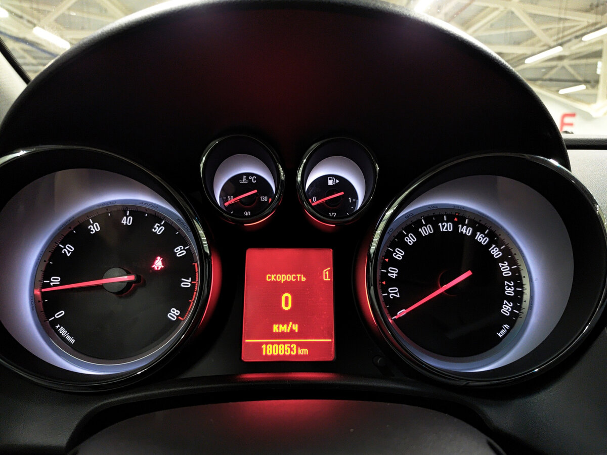 Opel Astra 2013 года с пробегом. Фото: #12