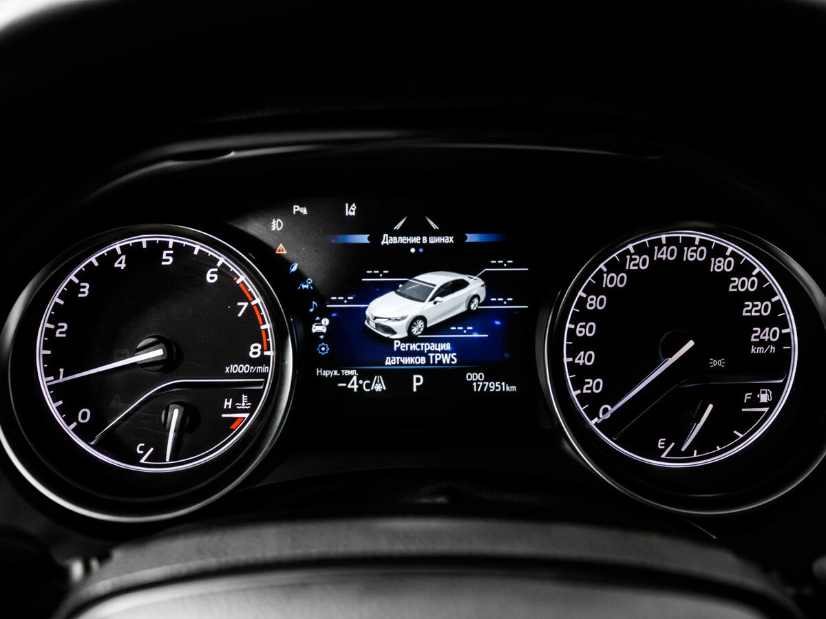 Б/У Тойота Камри 2019 года. Фото: #9